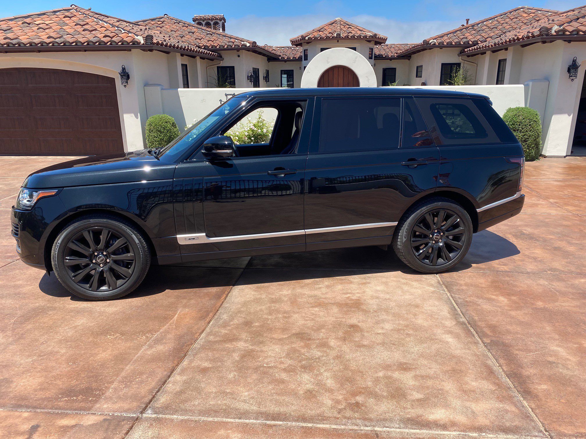 14 Black Range Rover 15