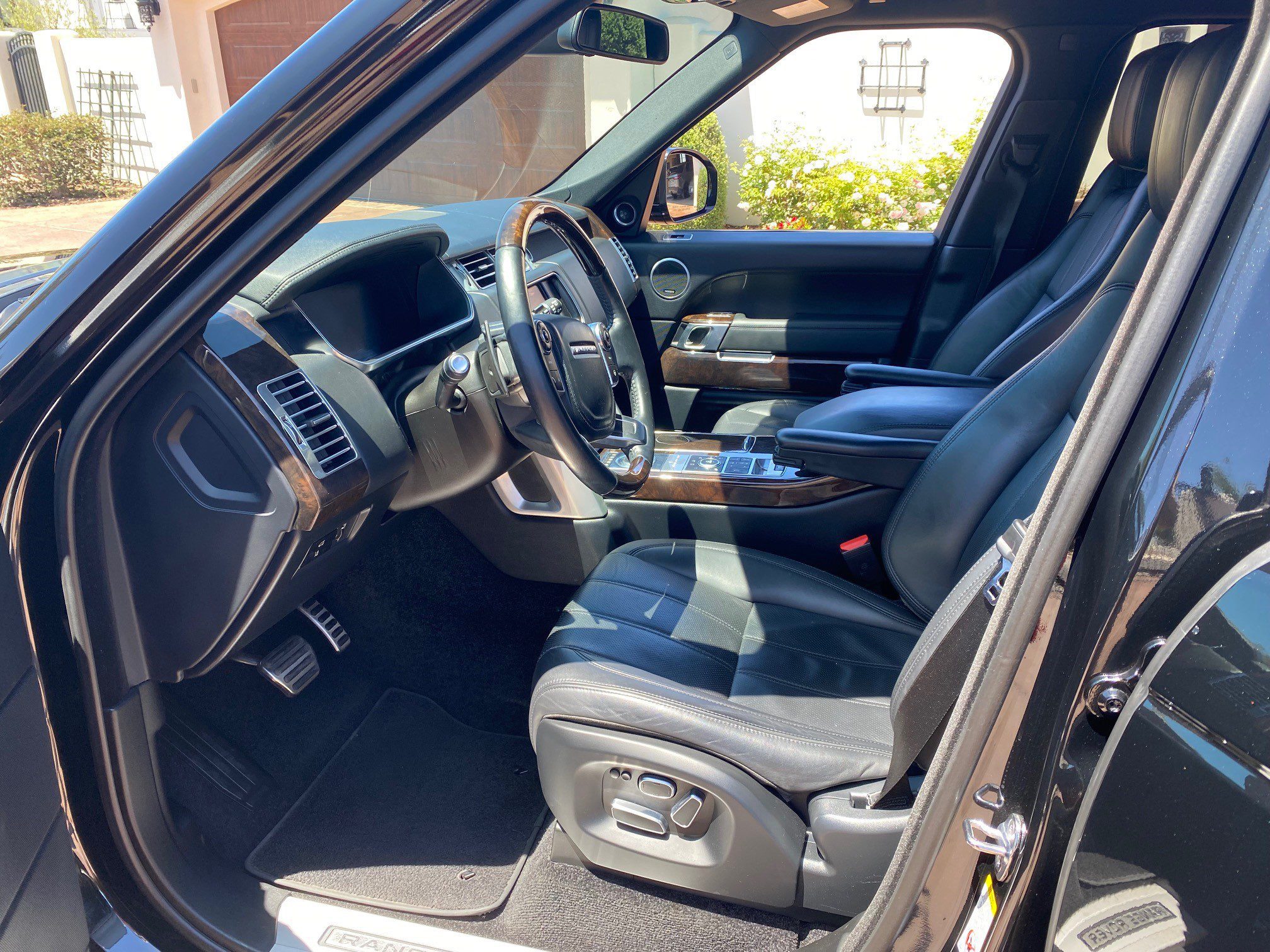 14 Black Range Rover 19