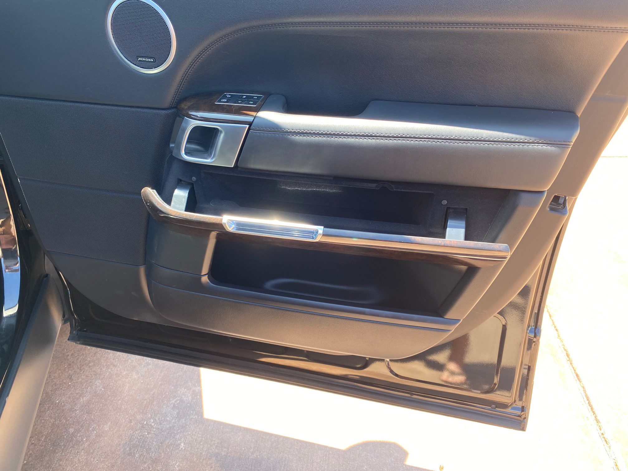 14 Black Range Rover 4