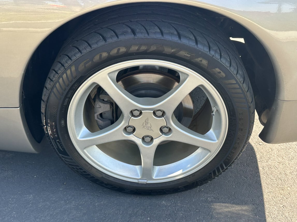 2000 Pewter Corvette Coupe 5190