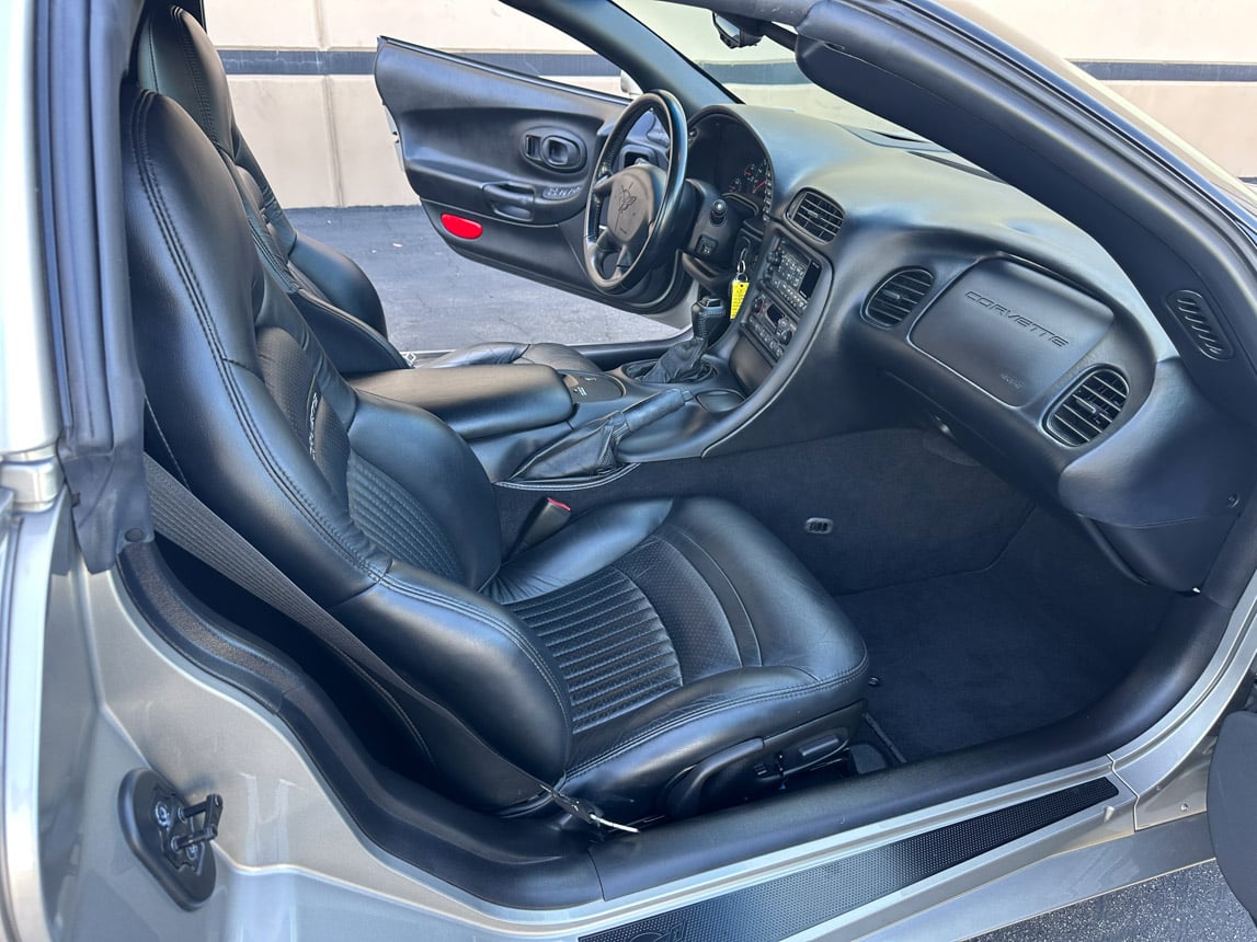 2000 Pewter Corvette Coupe 5218