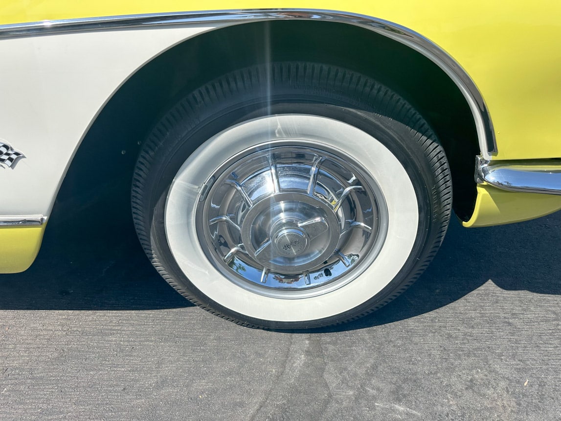 1958 Panama Yellow Corvette 6111