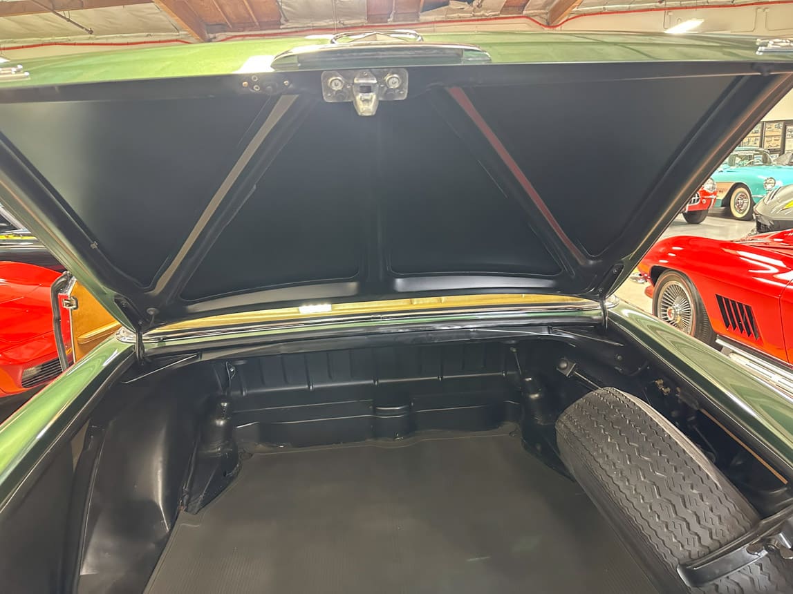 1971 Green Mercedas Benz 280SE 7563