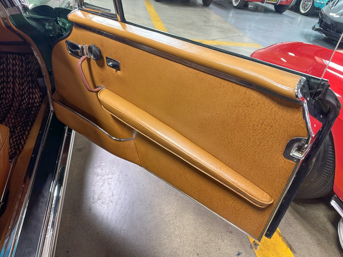 1971 Green Mercedas Benz 280SE 7564