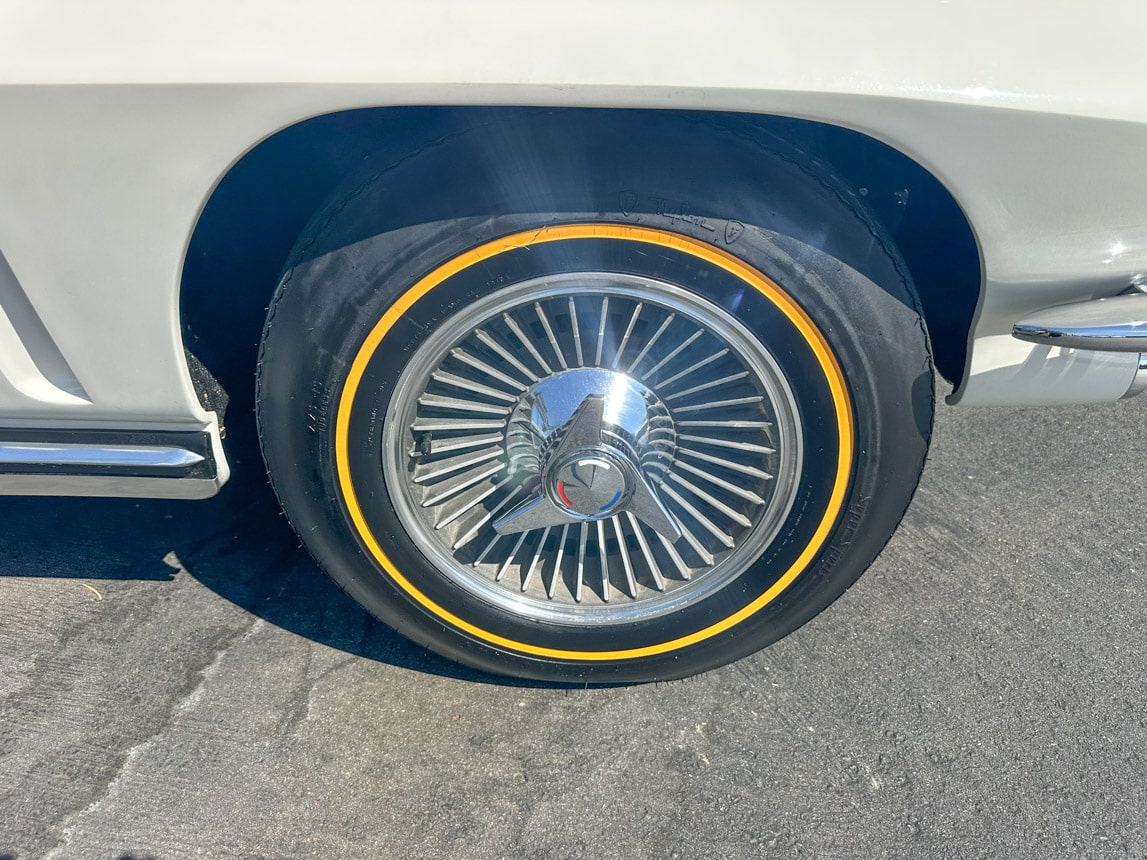 1965 White Corvette Big Tank 350 hp AC 8121