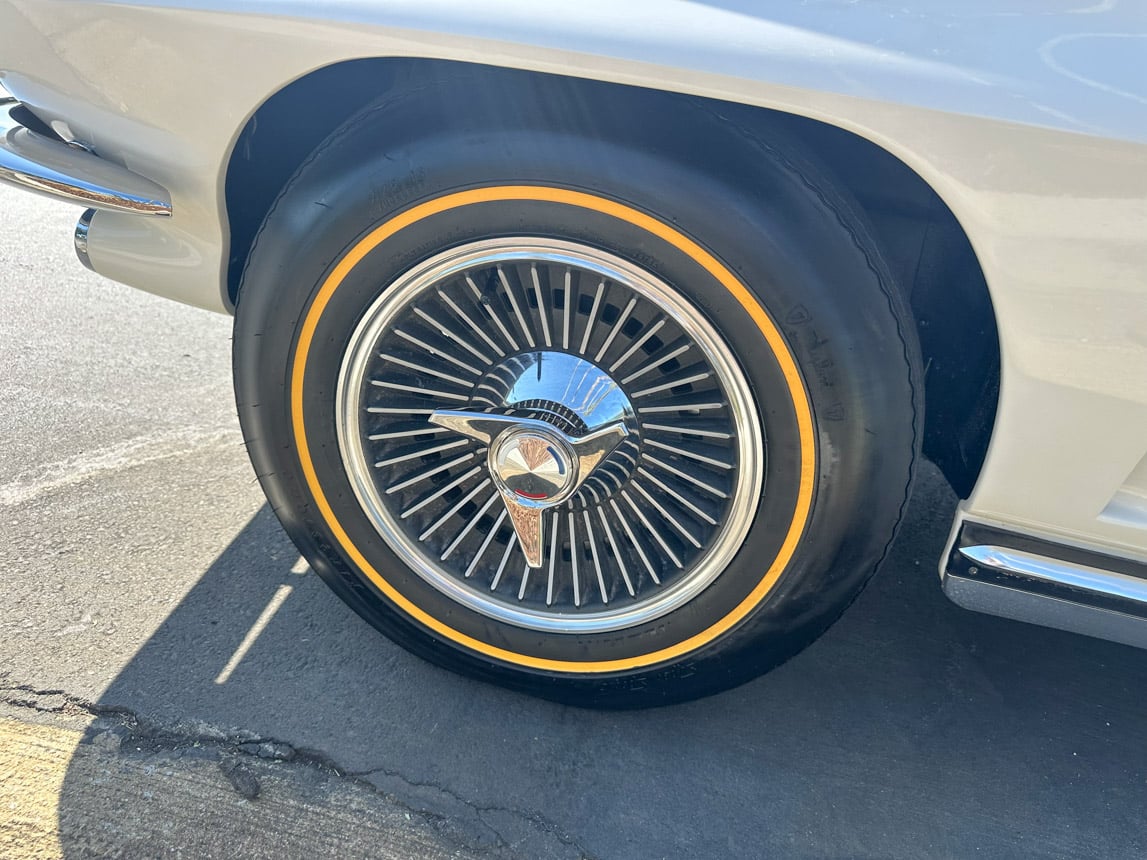 1965 White Corvette Big Tank 350 hp AC 8124