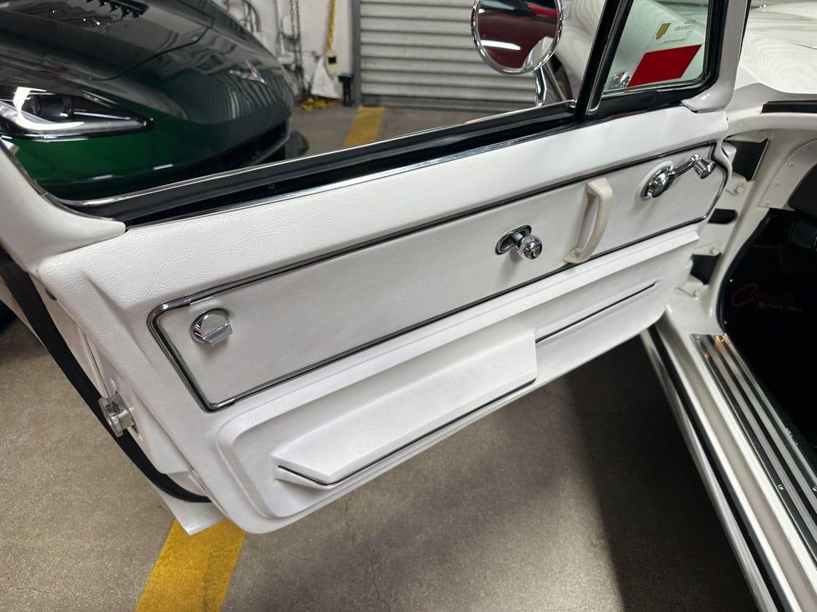 1965 White Corvette Big Tank 350 hp AC 8136