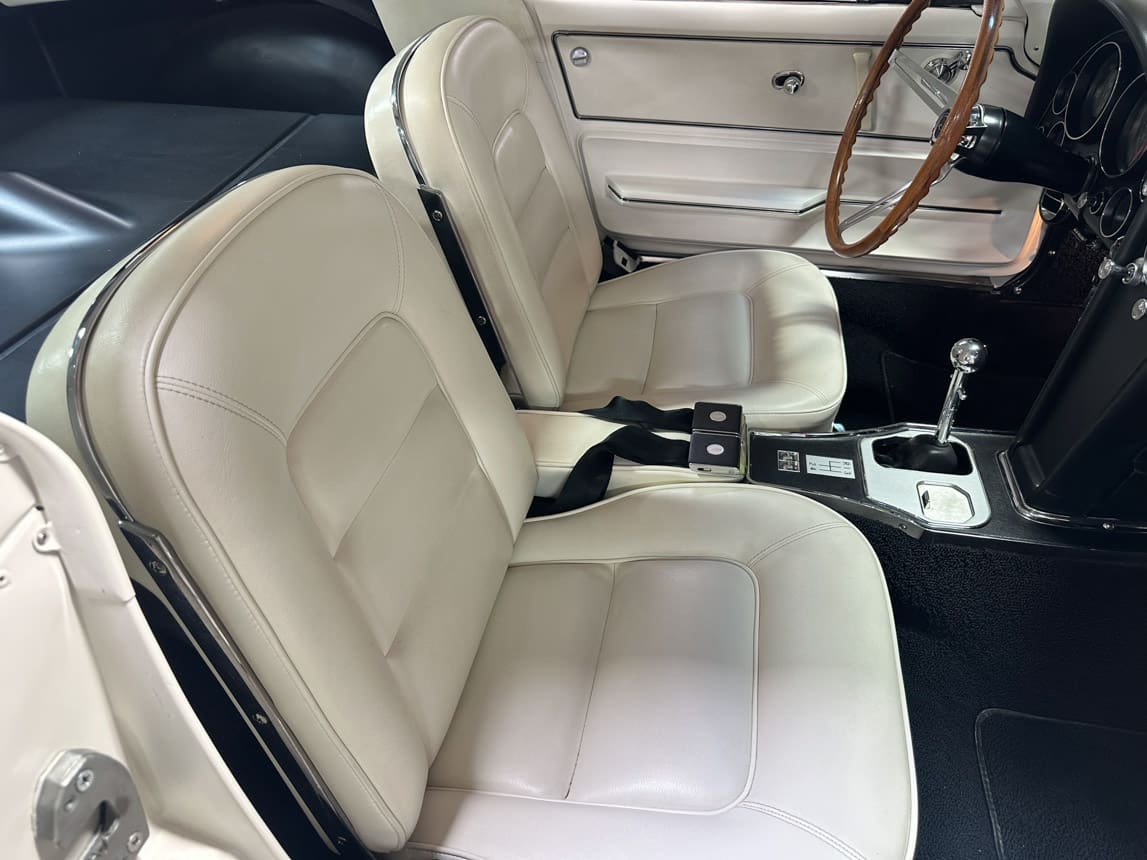 1965 White Corvette Big Tank 350 hp AC 8152