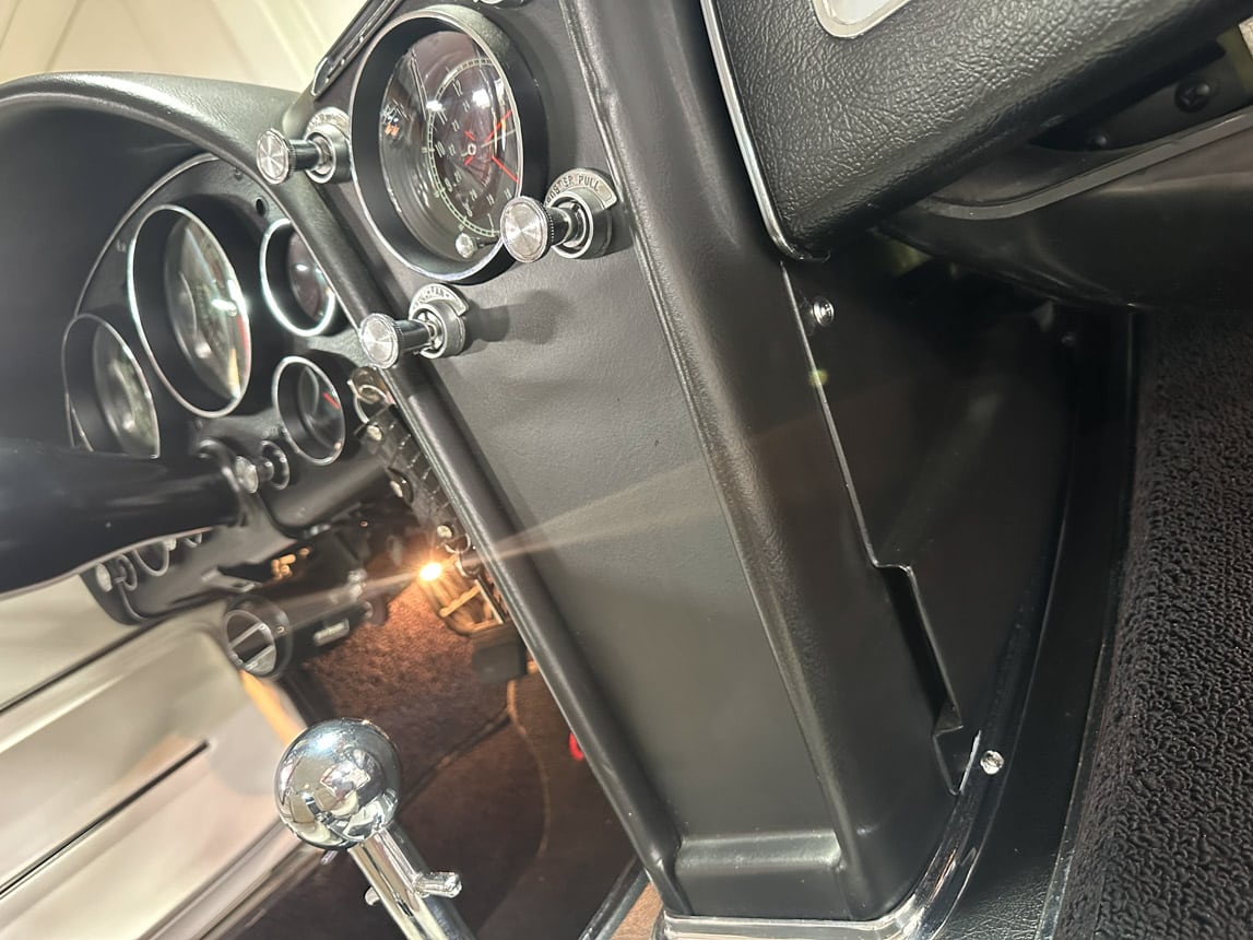 1965 White Corvette Big Tank 350 hp AC 8155