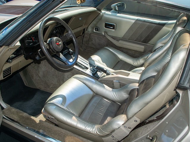 1982_Collector_Edition_Corvette_Interior_2
