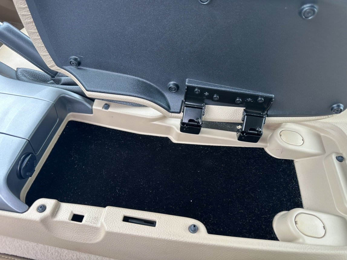 2006 Burgandy Corvette Coupe 7700